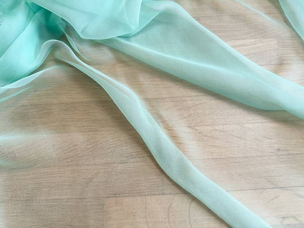 Tessuti: Edler Seidenchiffon hellgrün / 100% Seide / 6,5 m – Nuovo (secondo la descrizione) da Zumikon venduto da luthien1805 4
