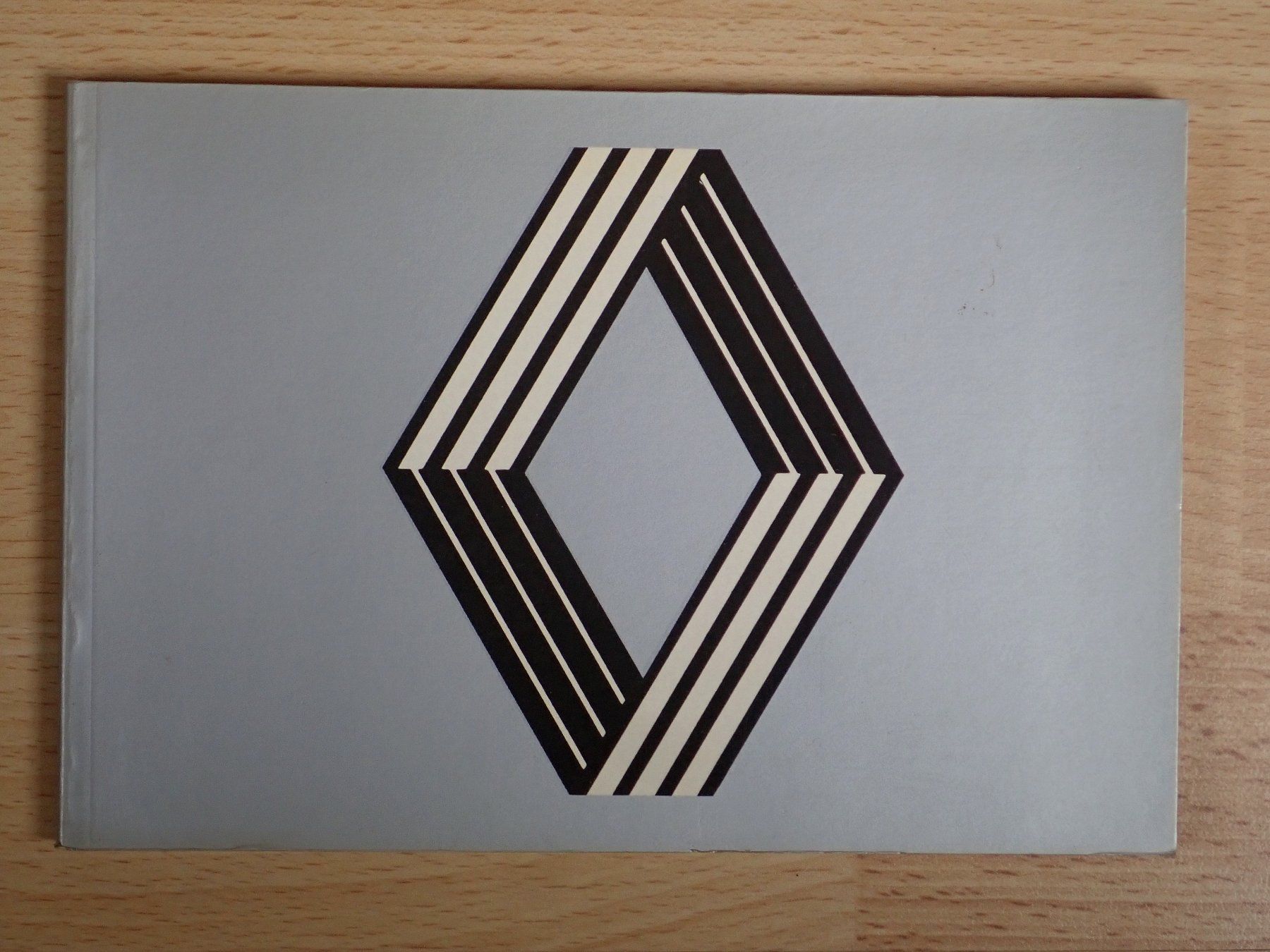 Libri: Renault - Auto Historia 6 - 1981 – Usato da Winterthur venduto da 602ccm
