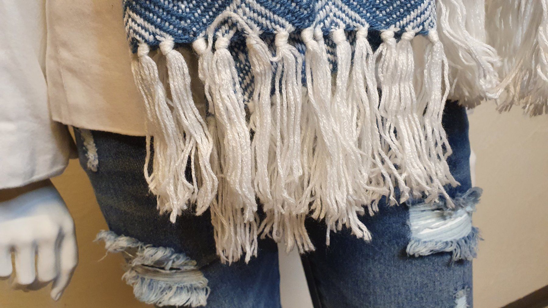 Foulard & Sciarpe: 🌺Schal 🌺 – Usato da Wald ZH venduto da CapLux 3