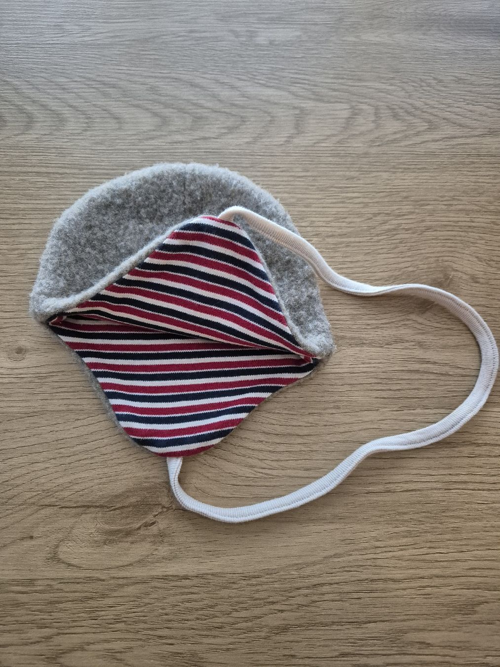 Berretti & Sciarpe: Bonnet bébé chaud en laine et coton rayé, taille 1 – Usato da Genève venduto da Dessmore 1