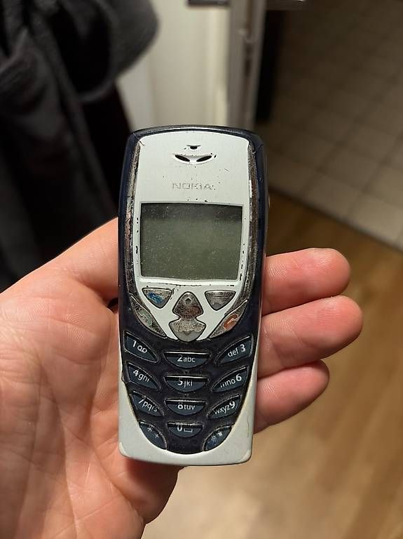 Nokia Telefoni cellulari / Smartphones: Nokia 8310 – Usato da THERWIL venduto da atz_5dhp