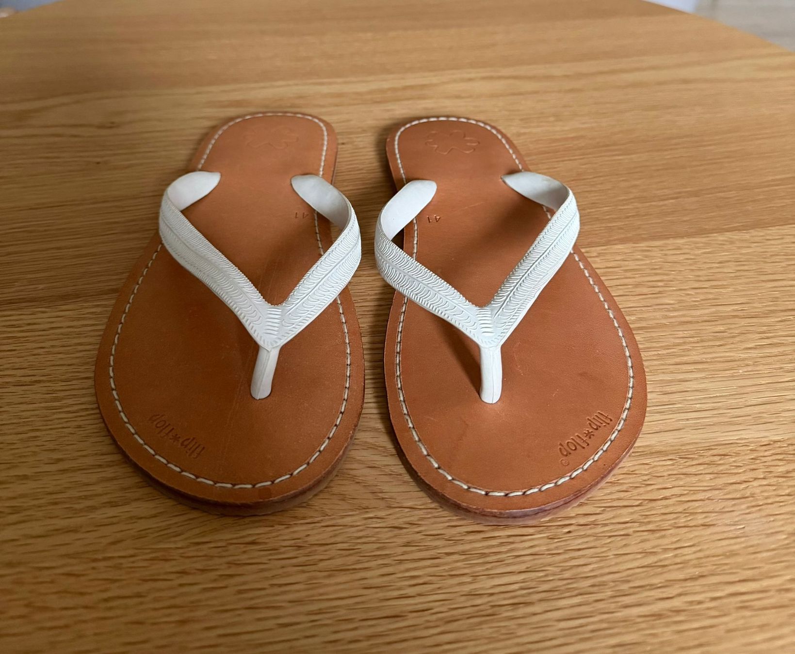 Scarpe da donna: Leder Sohle Flip Flop weiss Grösse 41 – Nuovo (secondo la descrizione) da Nussbaumen AG venduto da brigitebardot 1