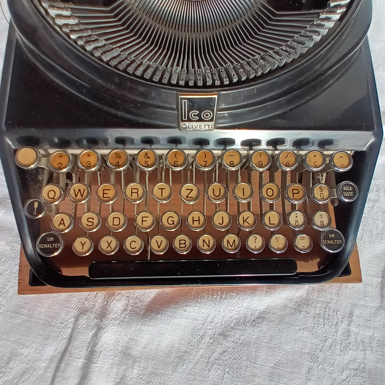 Olivetti Schreibmaschinen: OLIVETTI Ico vintage 1940 – Defekt aus Bäretswil von ricoric 2
