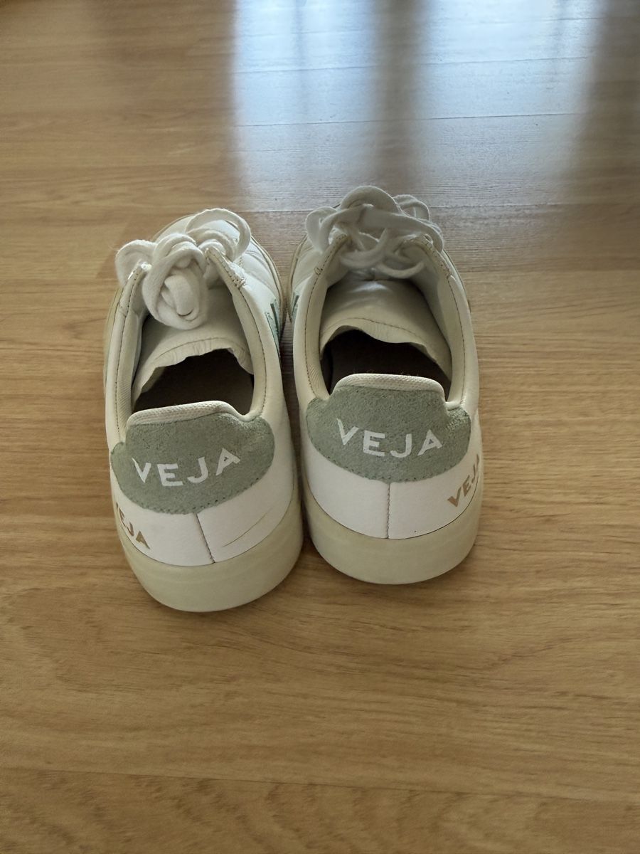 Veja Scarpe da donna: Veja White Sneakers – Usato da Olten venduto da bri_jh8f 1