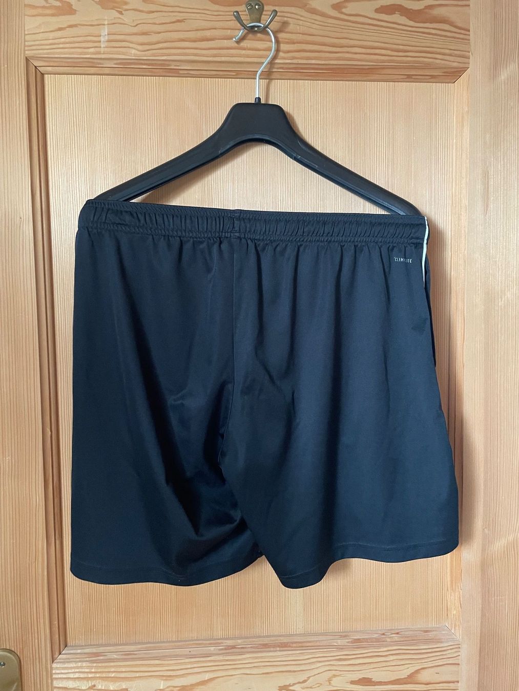 Adidas Pantaloni: Adidas Shorts Grösse M – Usato da Lommiswil venduto da Jorin.ehrler 1