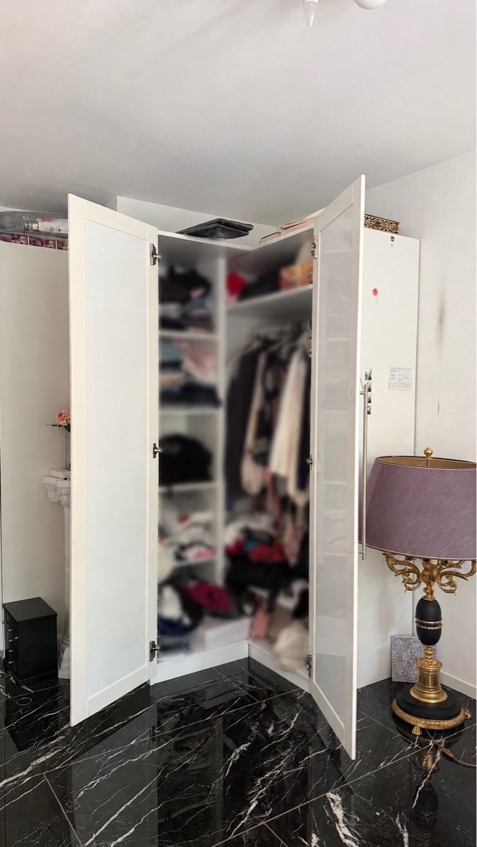 Ikea Armadi: Schrank mit Ecke – Usato da Baar venduto da Alaya.Bulica 1