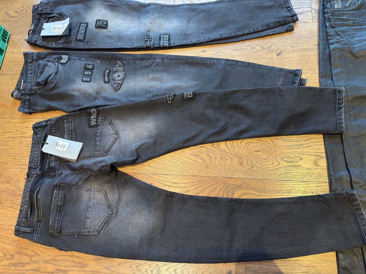 Jeans: 5x schwarze Jeans Grösse 30/32 – Usato da Niederbüren venduto da poschti 1