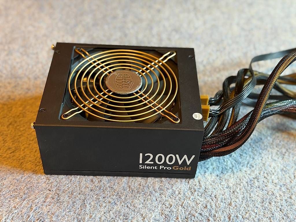 PCs: PC Netzteil - Cooler Master 1200W – D'occasion à Wil SG par JoRaHa