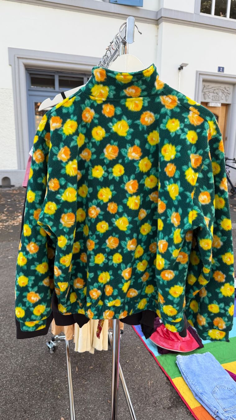 Maglioni & Felpe: Fleece Pullover Blumenmuster Grösse M – Usato da Basel venduto da annakati 1