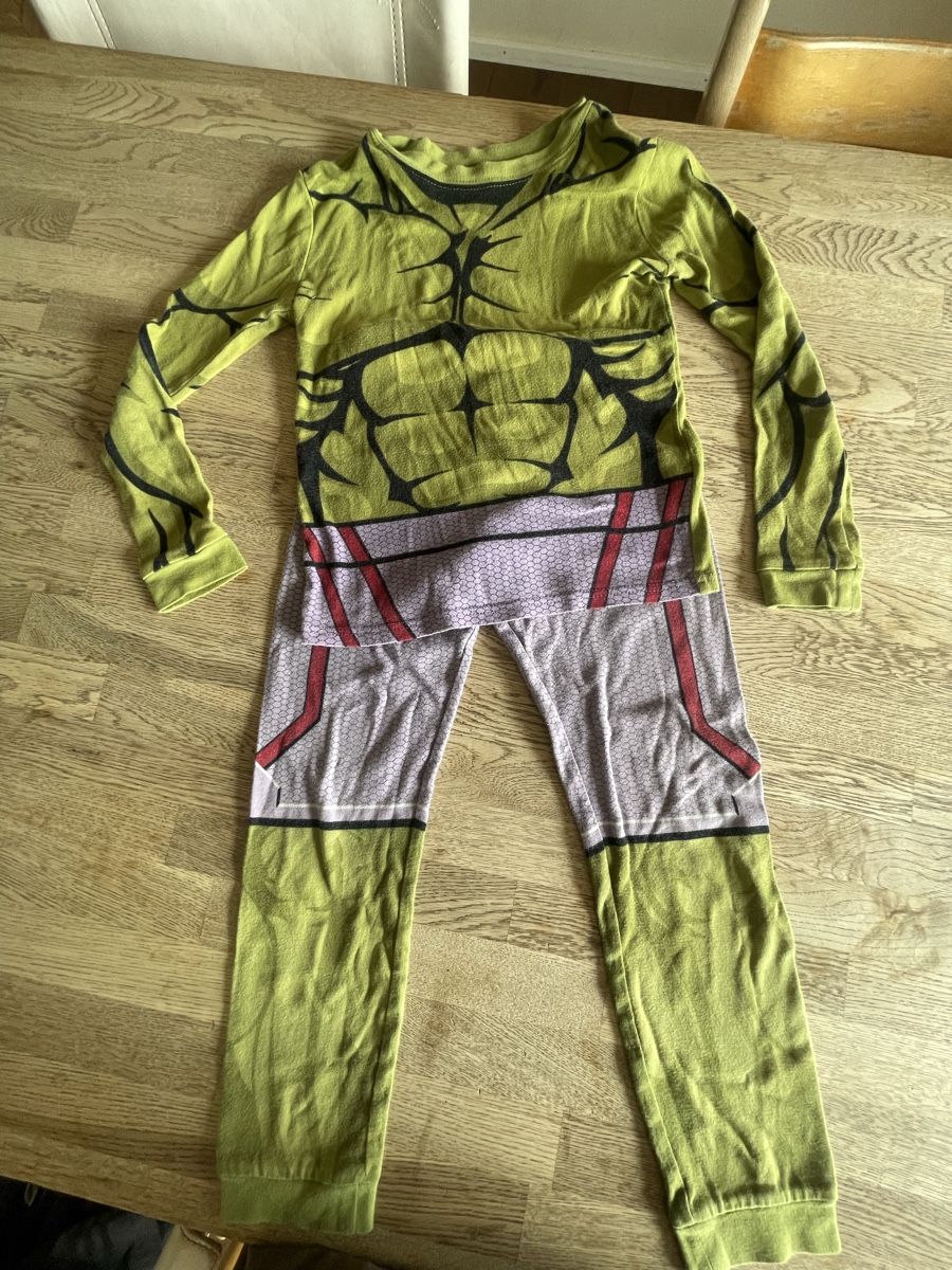 Pyjamas & Ähnliches: Cooles Hulk-Pischi Gr. 128 – Gebraucht aus Münsingen von MCMLXXXI 1