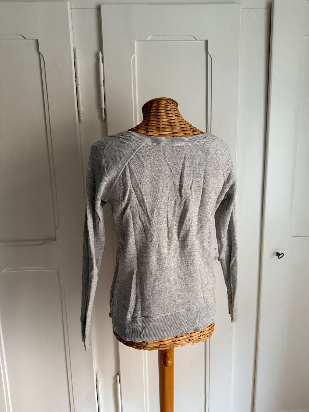 Bershka Pulls & Sweat-shirts: BERSHKA - Sweatshirt hellgrau mit Print M – D'occasion à Zürich par Diazaio 2