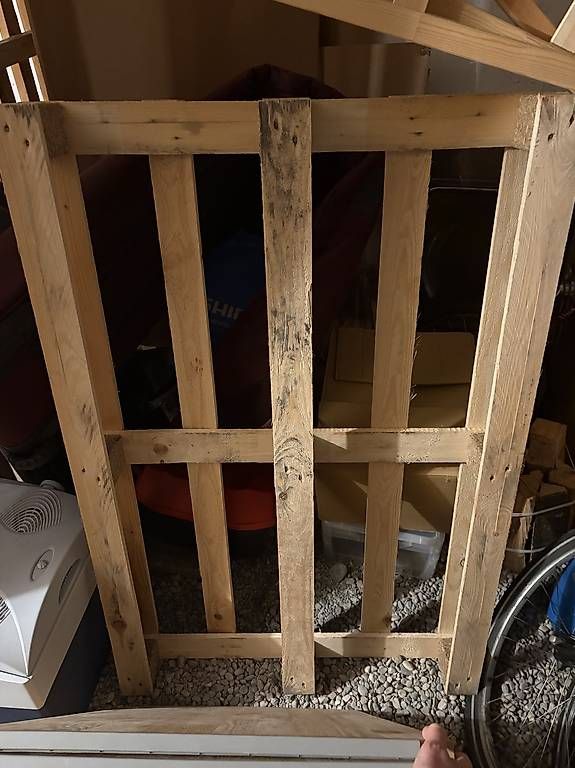Paletten: Holz Palette zu verschenken – Gebraucht aus St. Gallen von asdf007