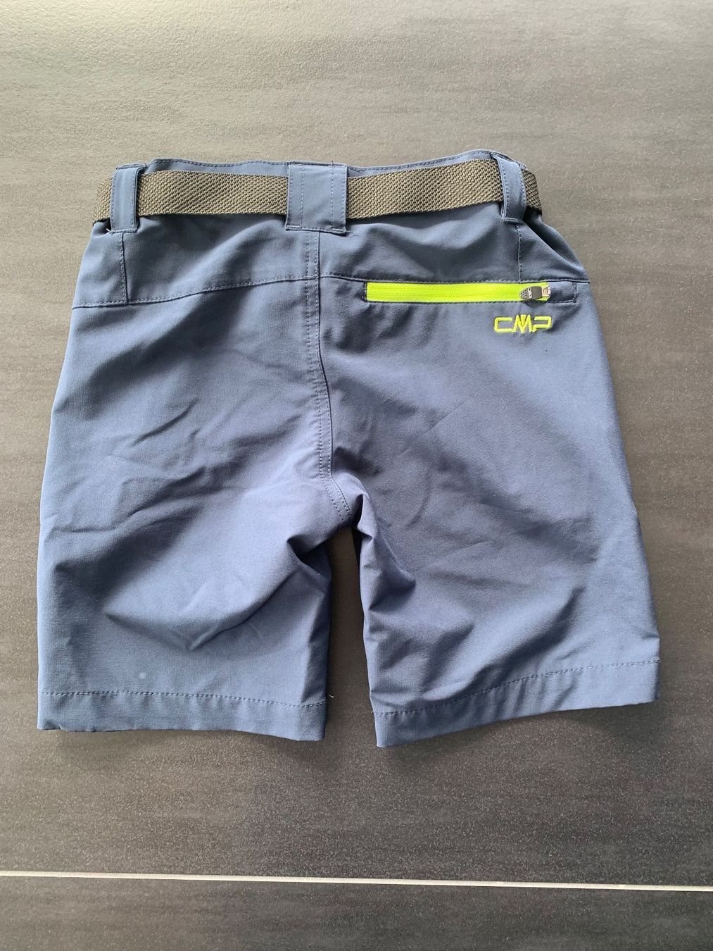 CMP Pantaloni: CMP Kinder Shorts Gr. 116, dunkelblau mit Gürtel, – Usato da Willisau venduto da Agent_red 1