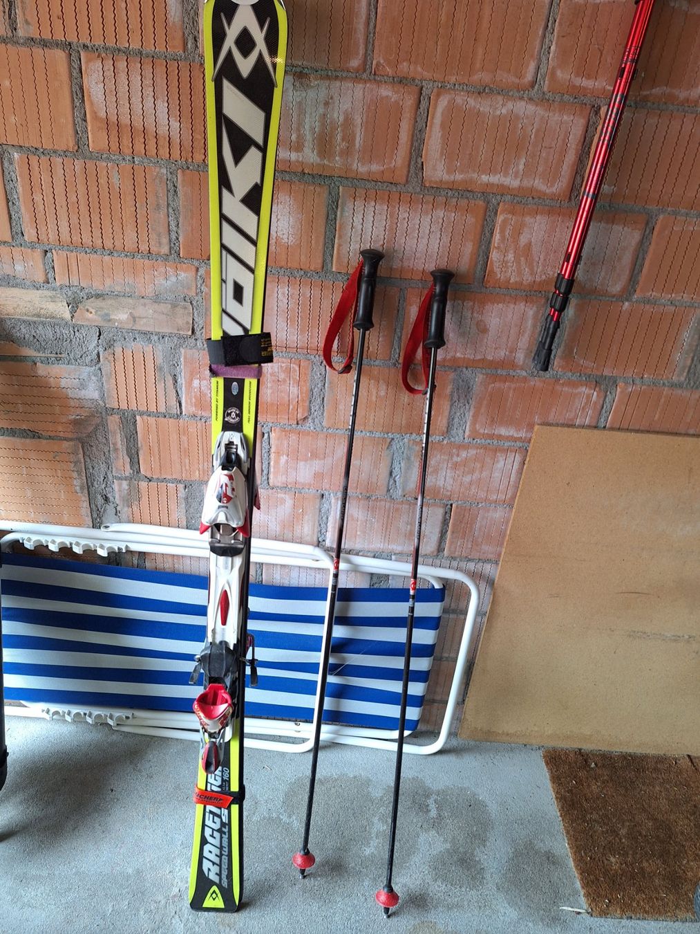 Skis: Völkl Ski mit Stöcken – D'occasion à Ittigen par Michel0120