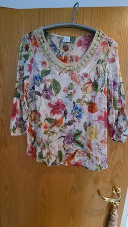 Sommerliche Madeleine-Bluse mit Blumenmuster, Gr. 40/42
