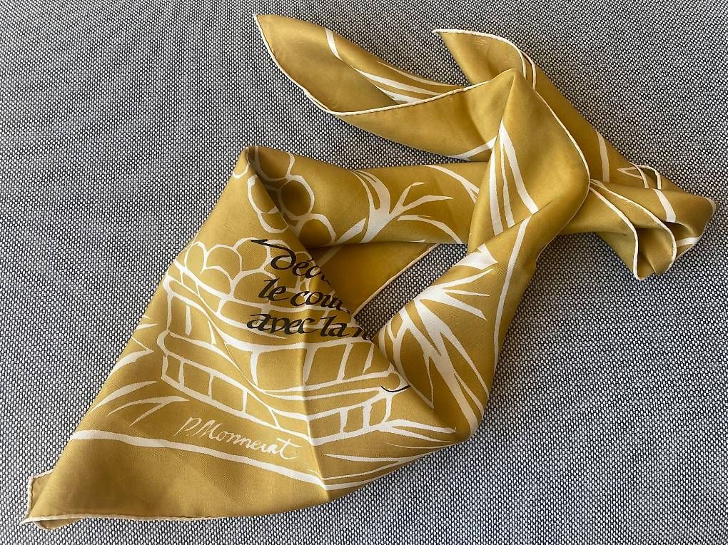 Foulards, Tücher & Schals: Foulard en soie jaune moutarde – Gebraucht aus Le Pont von Cigalon