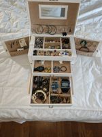 Boîte à bijoux fantaisie avec montres et accessoires