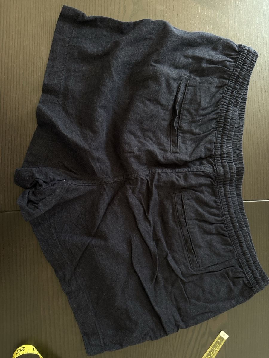 Hosen: Dunkelblaue Shorts, Grösse L, neuwertig – Neu (gemäss Beschreibung) aus Adliswil von ninotschka7 7