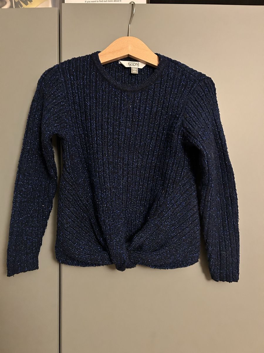 Pulls et sweat-shirts: Mädchenpulli (104) – D'occasion à Basel par enfantdor