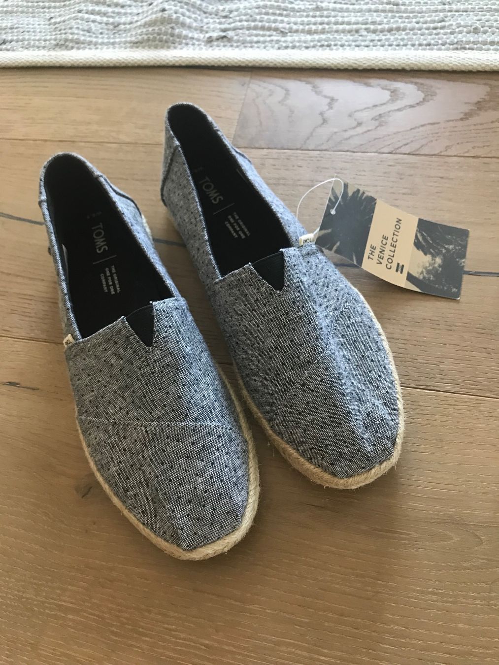 Toms Scarpe da donna: Toms Schuhe Gr. 39 NEU – Nuovo e nell'imballaggio originale da Affoltern am Albis venduto da variablend