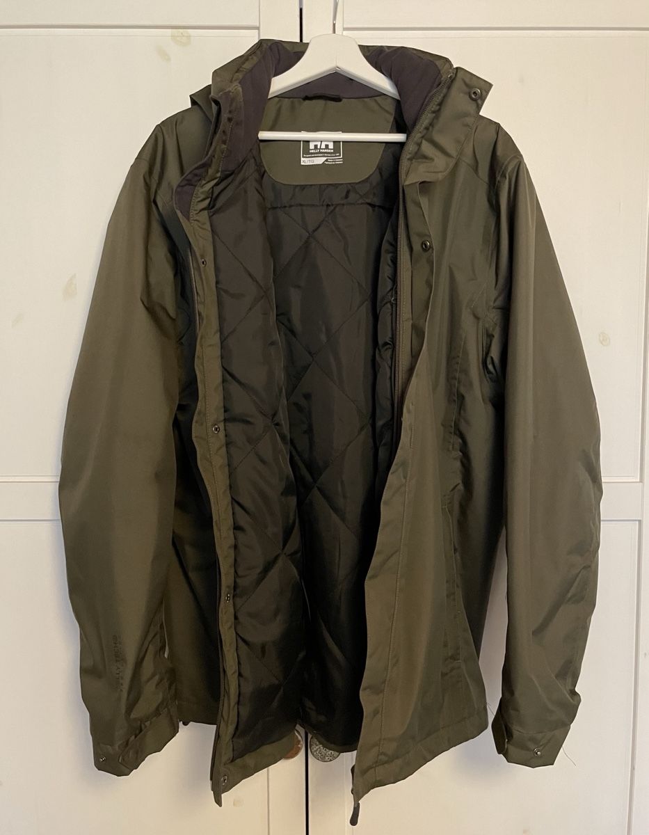 Helly Hansen Vestes: Winterjacke, Helly Hansen, olivgrün – D'occasion à Aarau par lis_5by2 1