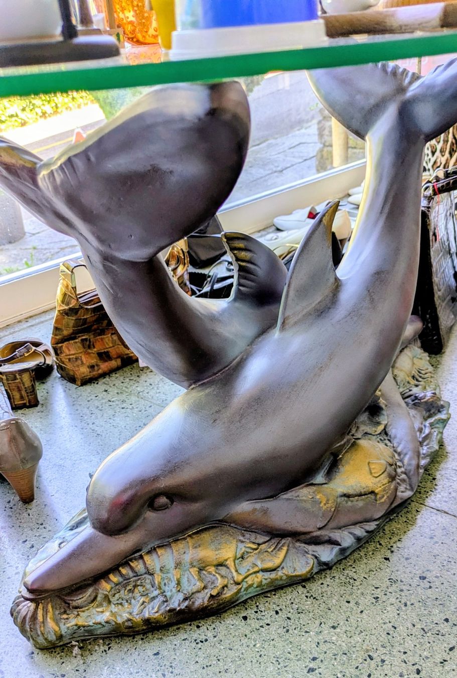 Tables: Salontisch mit Delfinfuss – D'occasion à Erlenbach ZH par sialena 1