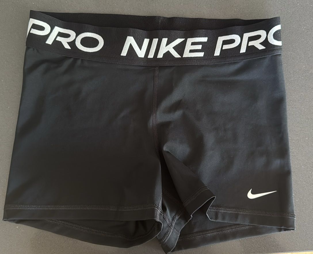 Nike Hosen: Sporthose "Nike Pro" – Neu (gemäss Beschreibung) aus Rafz von fabienne.x