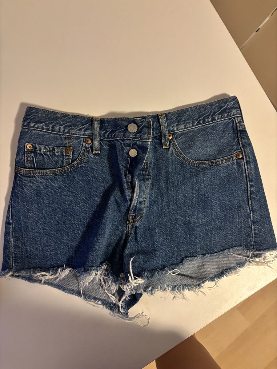 Levi's Pantalons: Levis Shorts W28 – Neuf (Voir description) à Konolfingen par weiann