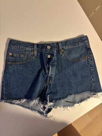 Levis Shorts W28