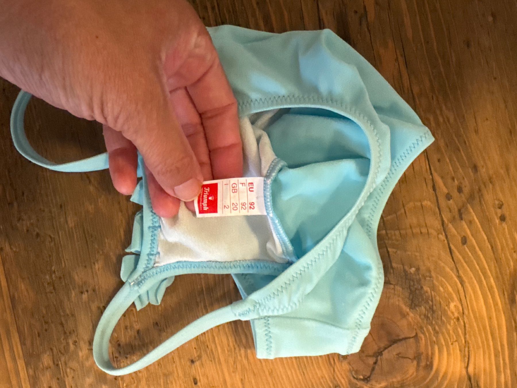 Triumph Costumi da bagno: Triumph Badeanzug, Gr. 92, hellblau, mit Blumen – Usato da Aathal-Seegräben venduto da Neja80 1
