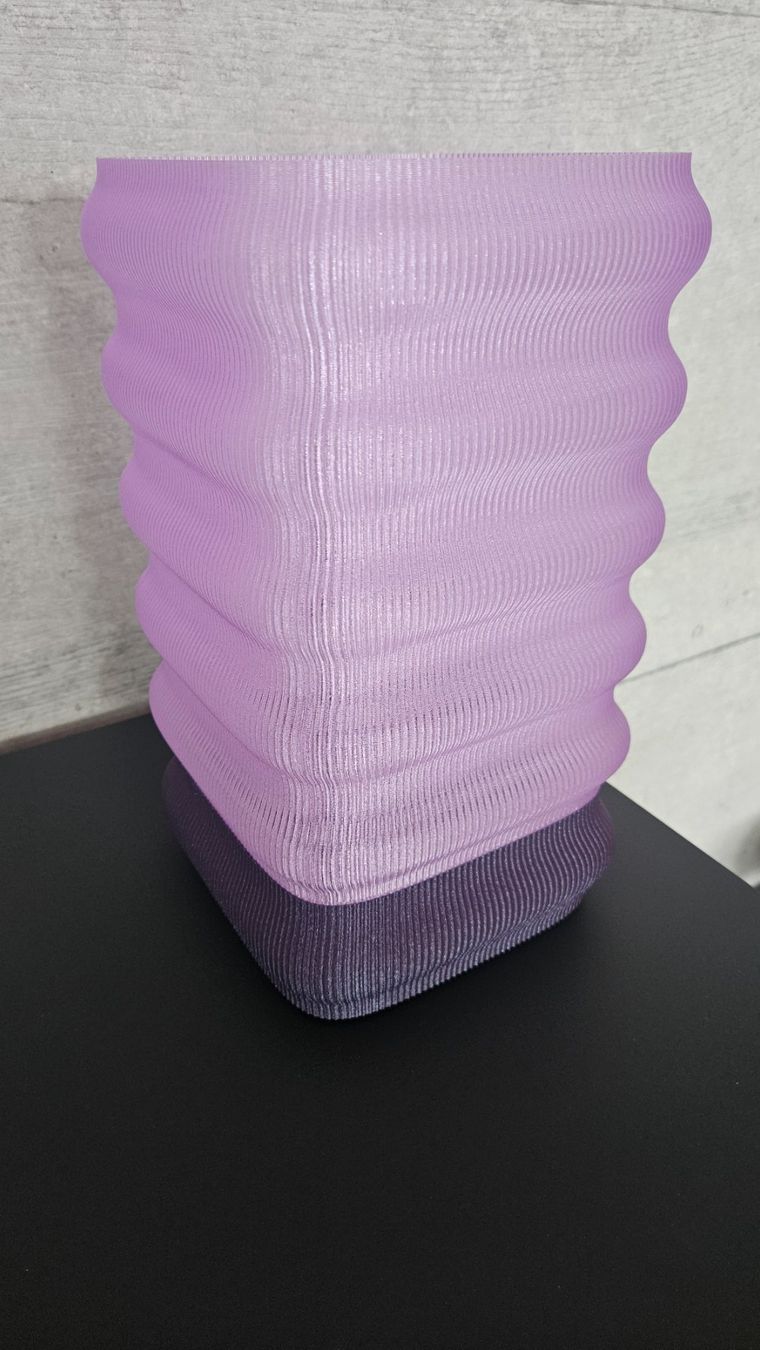 Lampade: Design-Tischleuchte "Wave" (Sockel violett) – Nuovo (secondo la descrizione) da Seon venduto da flukastrim