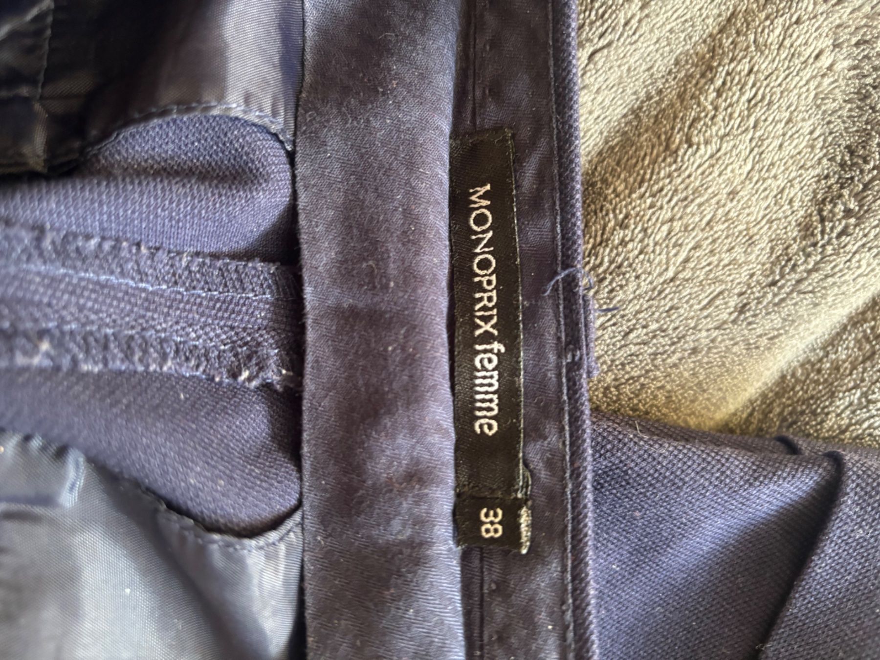Pantaloni: Dark blue suit trouser 38 – Usato da Genève venduto da chl_zc89 2