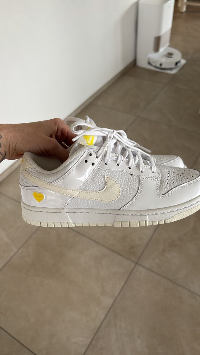 Nike Scarpe da uomo: Nike Dunk Yellow Heart Sneakers – Nuovo e nell'imballaggio originale da Fétigny venduto da Titou2010