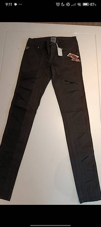 Pantaloni: Coole schwarze Hosen – Usato da Bürglen UR venduto da Uri1991