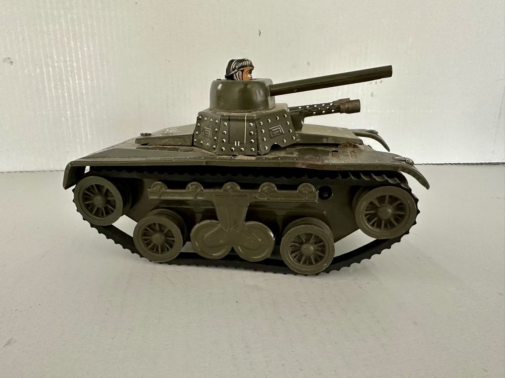 Jouets: CHAR TANK JOUSTRA JOUET VINTAGE – D'occasion à FRIBOURG par BOULOULOU77 1