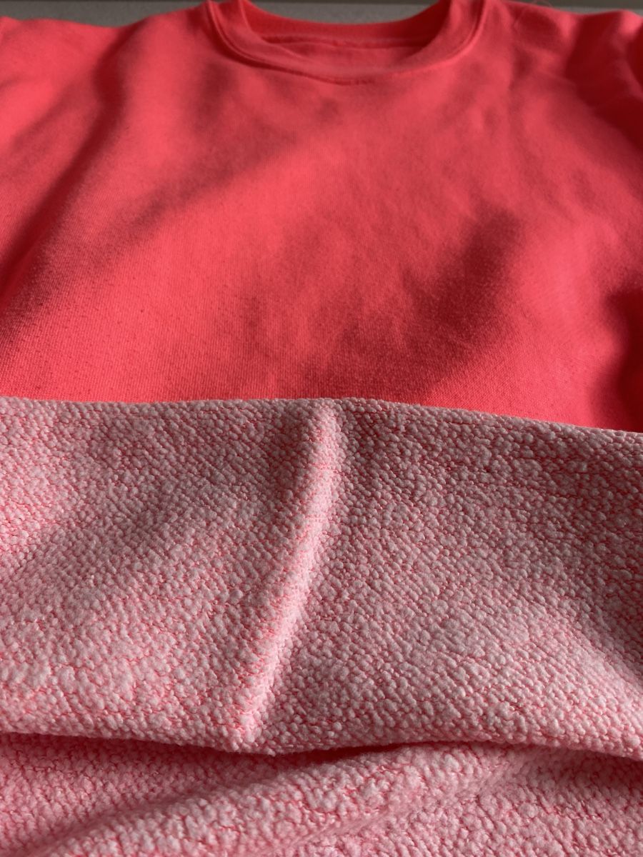 Pullover & Sweatshirts: Pull rose neon unisexe ! – Gebraucht aus geneve von cey_5ywd 2