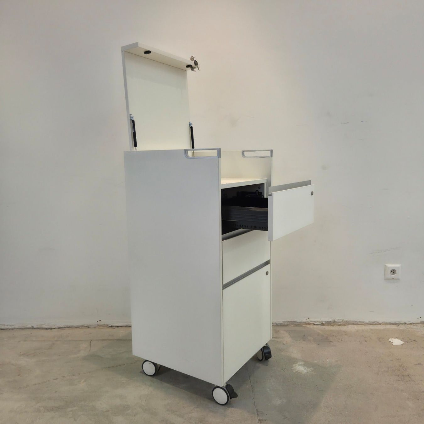 Banconi: Bene Rollcontainer – Usato da Zürich venduto da Zapro 1