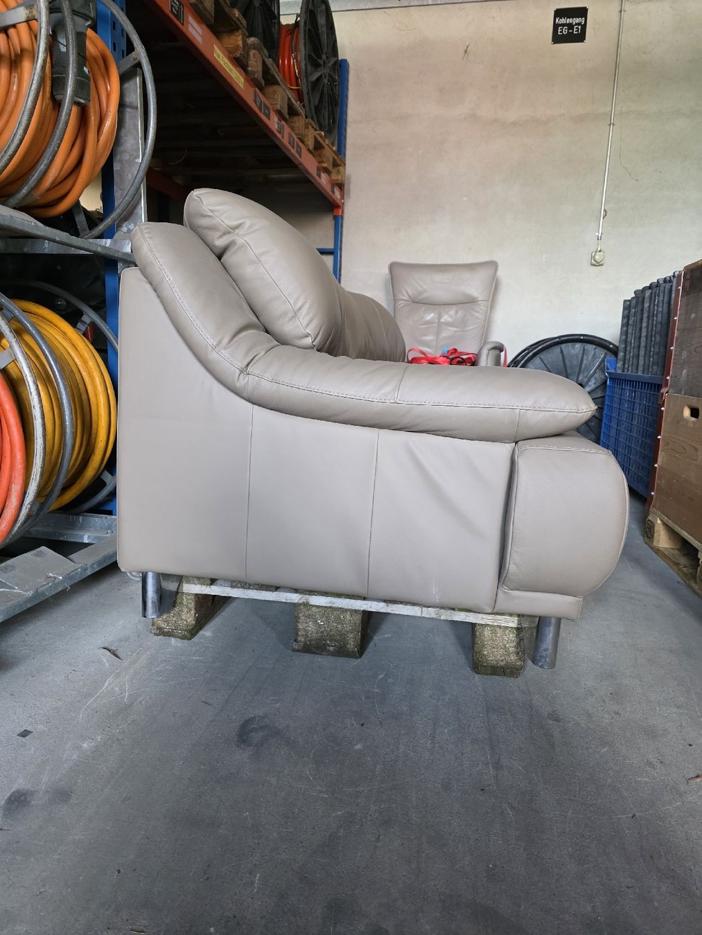 Sofas: Sofa leder - gut erhalten – Gebraucht aus Matzingen von mhind 1
