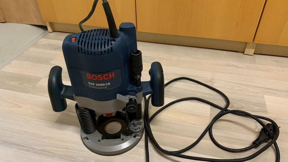 Bosch Professional Oberfräse GOF 2000 CE | Kaufen auf Ricardo