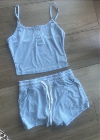 TOP UND SHORTS UNGETRAGEN GRÖSSE S