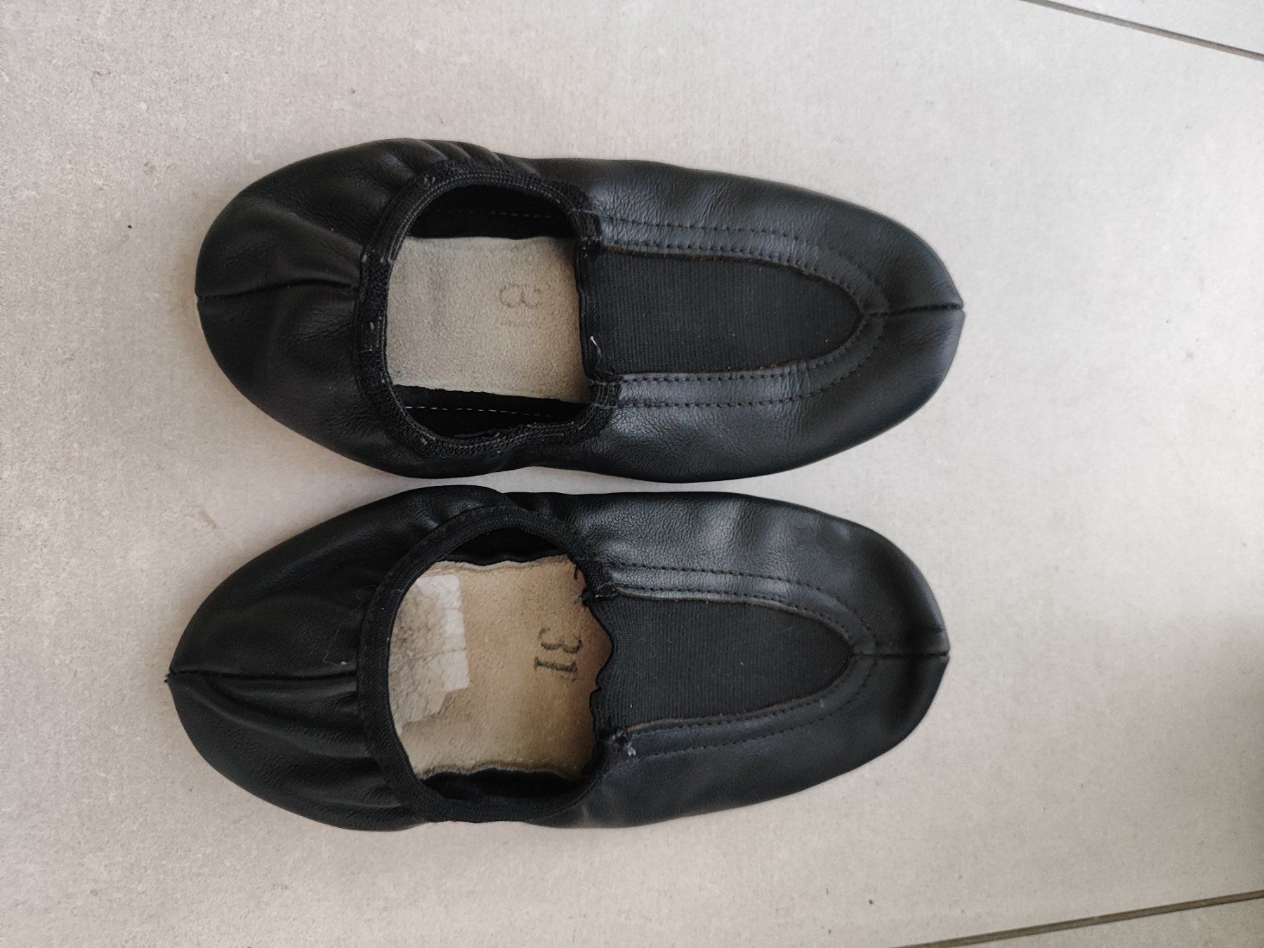 Scarpe per ragazzi: Robuste Turntäppeli, Turnschläppli Gr. 31 – Usato da Seon venduto da Mandes1