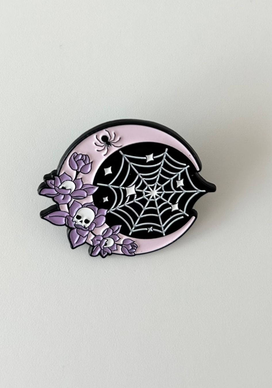 Placchette & Badge: Pin - Rose and Spider- New – Nuovo (secondo la descrizione) da Basel venduto da lau_982w