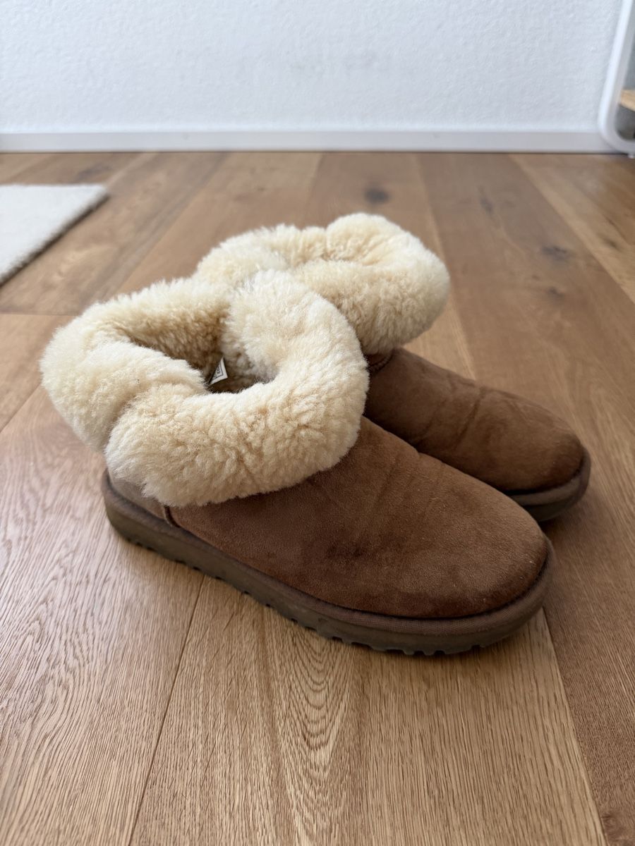 Ugg Scarpe da donna: UGG - Mini Bailey Button II, Gr. 38 – Usato da Interlaken venduto da fbnscl