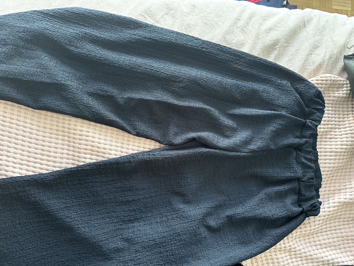 Pantaloni: Pantalon large – Nuovo (secondo la descrizione) da Chêne-Bougeries venduto da dav_x99l