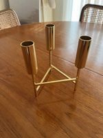 Moderner 3-armiger Kerzenständer aus Metall – Gold 