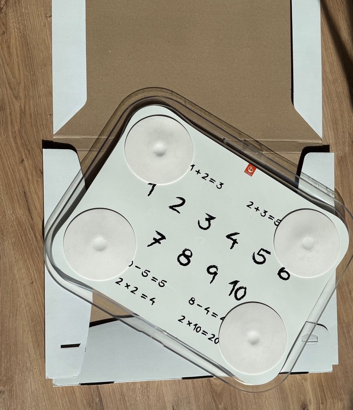 Set di tavolo e panche: Stokke Table Top mit auswechselbaren Sujet – Usato da Samedan venduto da Gischpel25 2