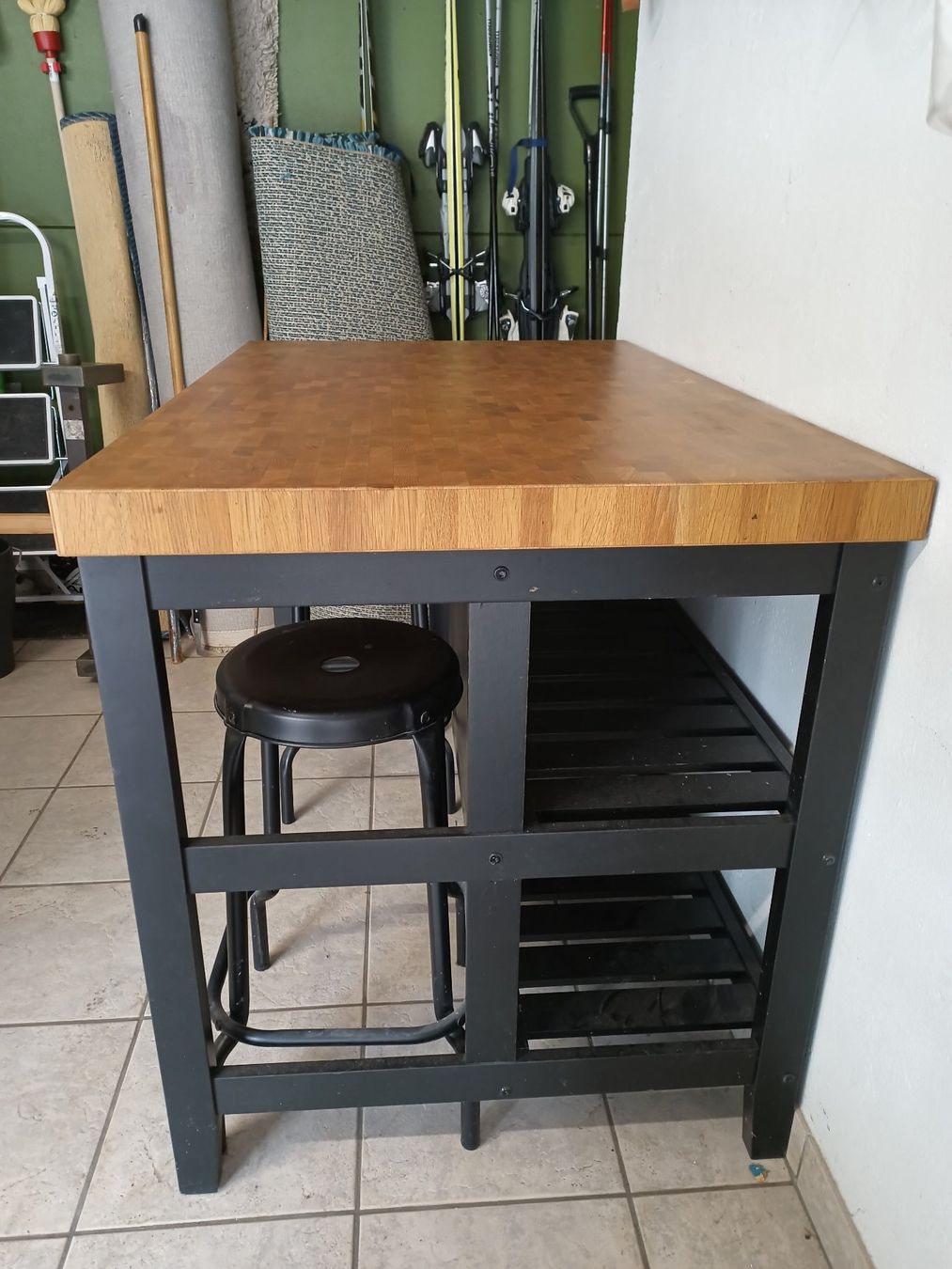 Ikea Tavoli: IKEA Vadholma Kücheninsel / Küchentisch inkl. Hocker – Usato da Bergdietikon venduto da Stryder 1