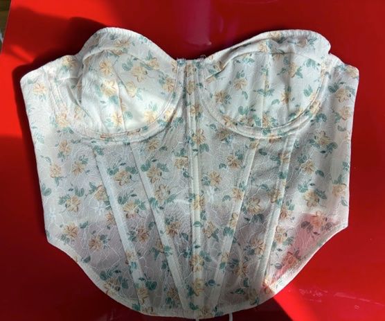 Tops: Corset dentelle floral – D'occasion à Lausanne par milou201619