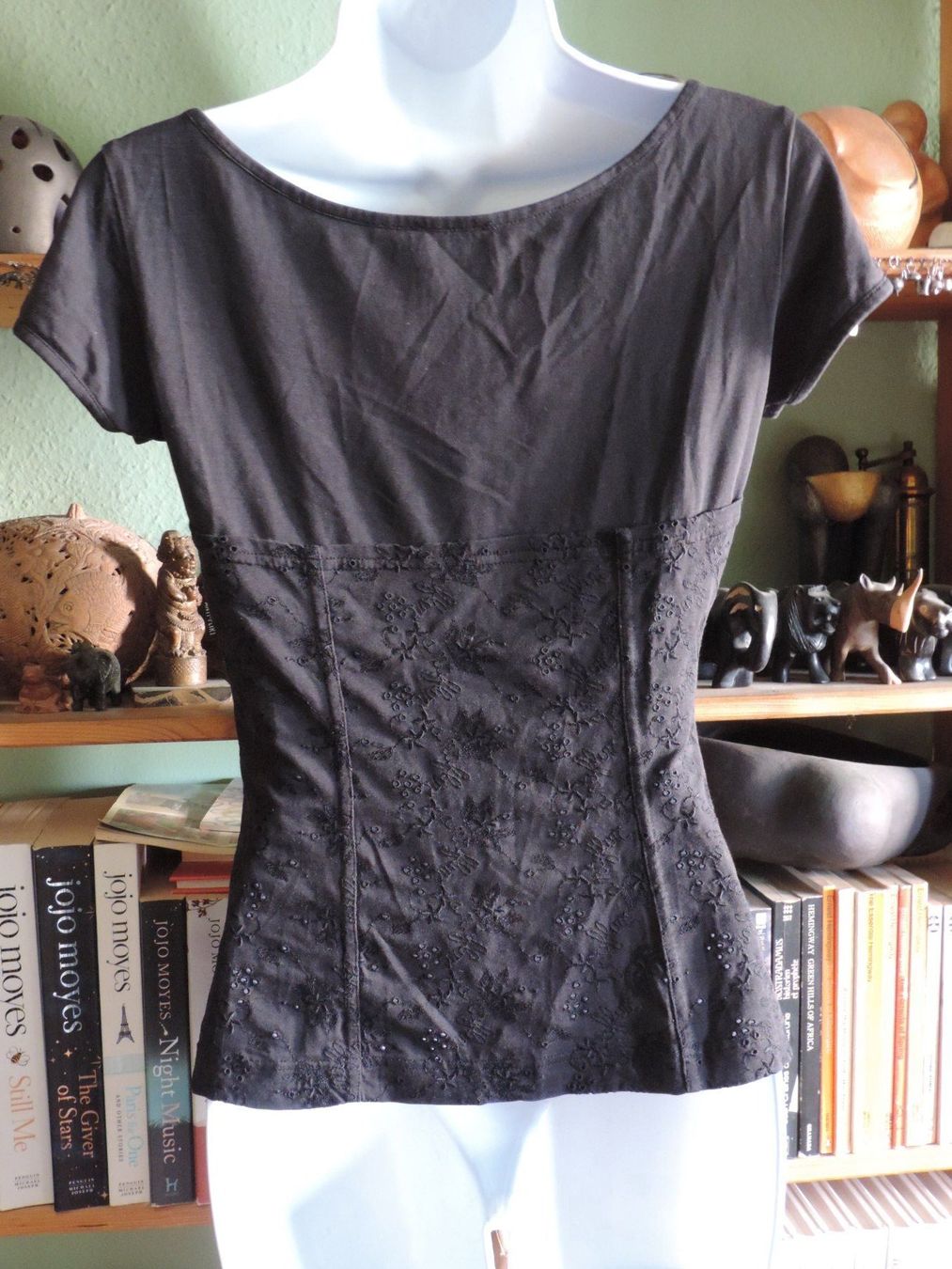 T-shirt: t-shirt noir aéré – Usato da Genève venduto da Axelle333 6