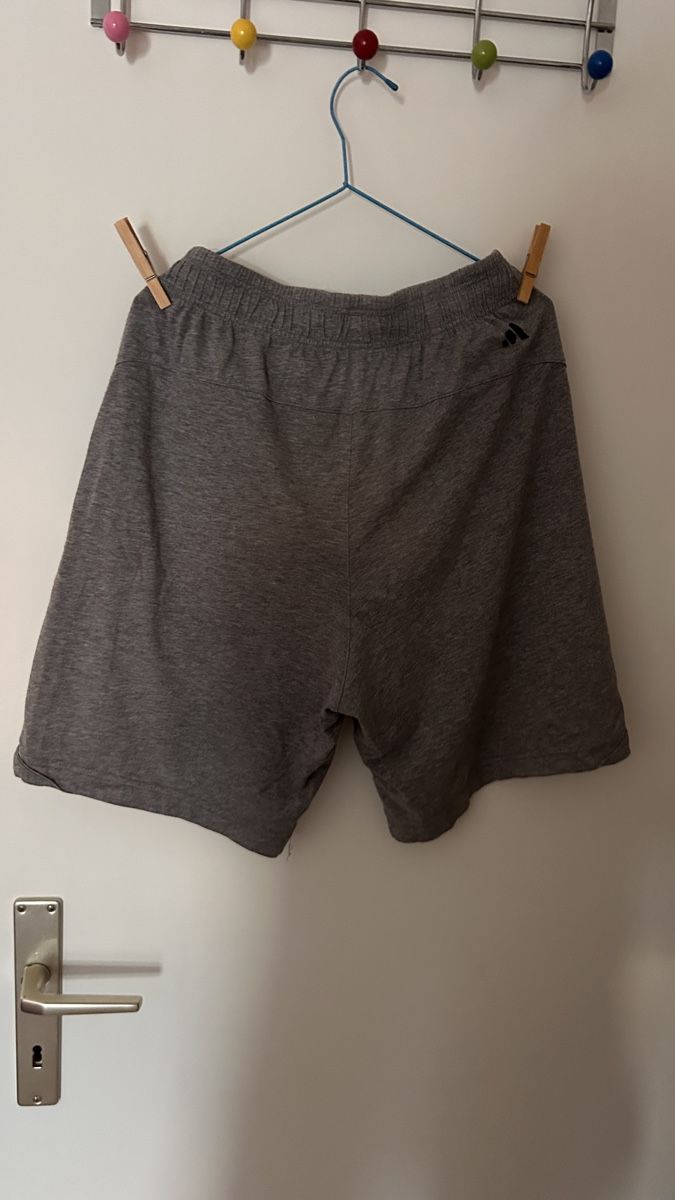 Adidas Pantaloni: Adidas Shorts Grey Size M – Usato da Genève venduto da Noemie.wrmsi 4
